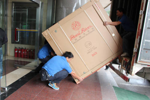 乌苏钢琴贵重工艺品无忧运